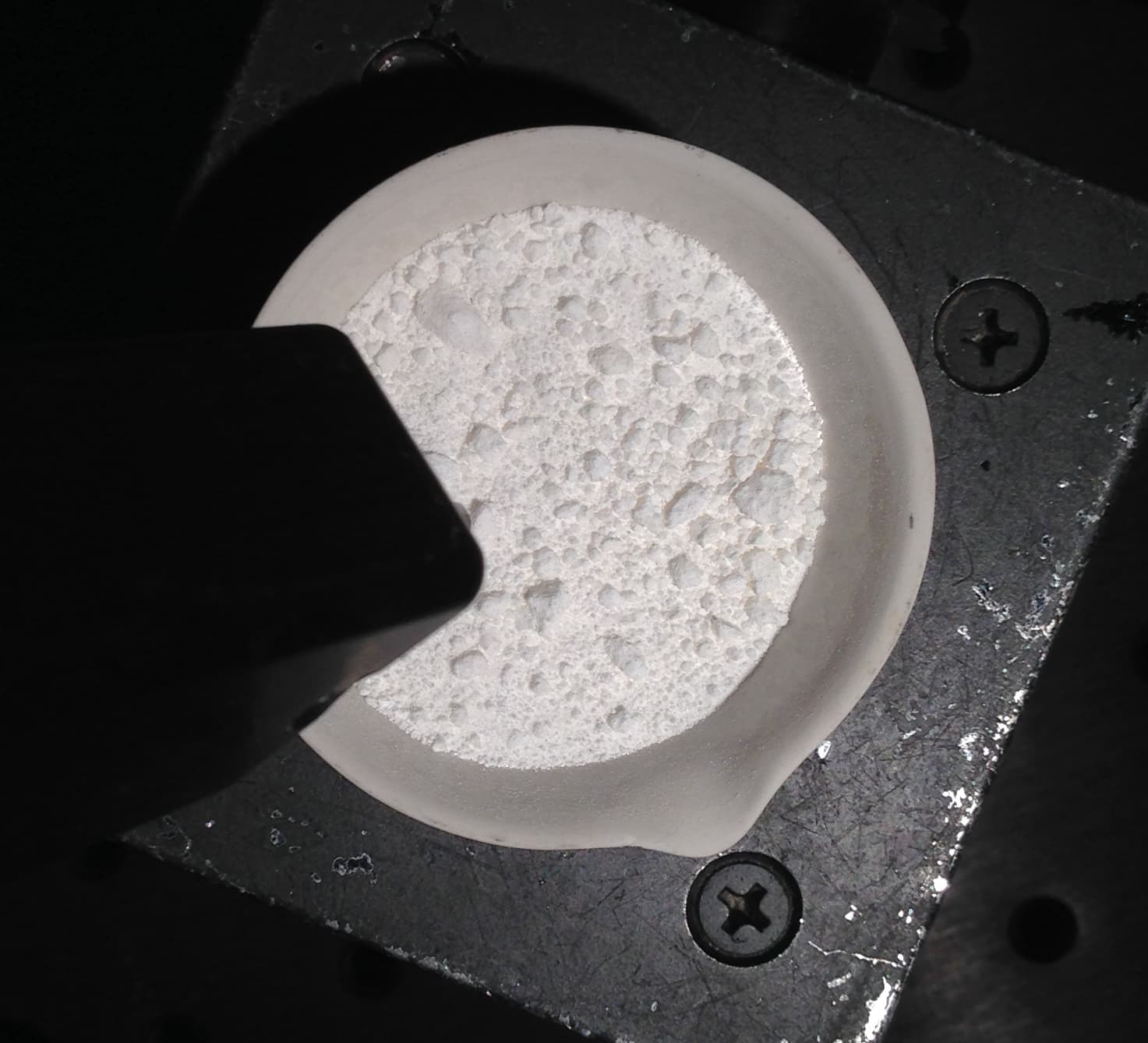Flavone SA-F2003 sample photograph, USGS Spectral Library Version 7