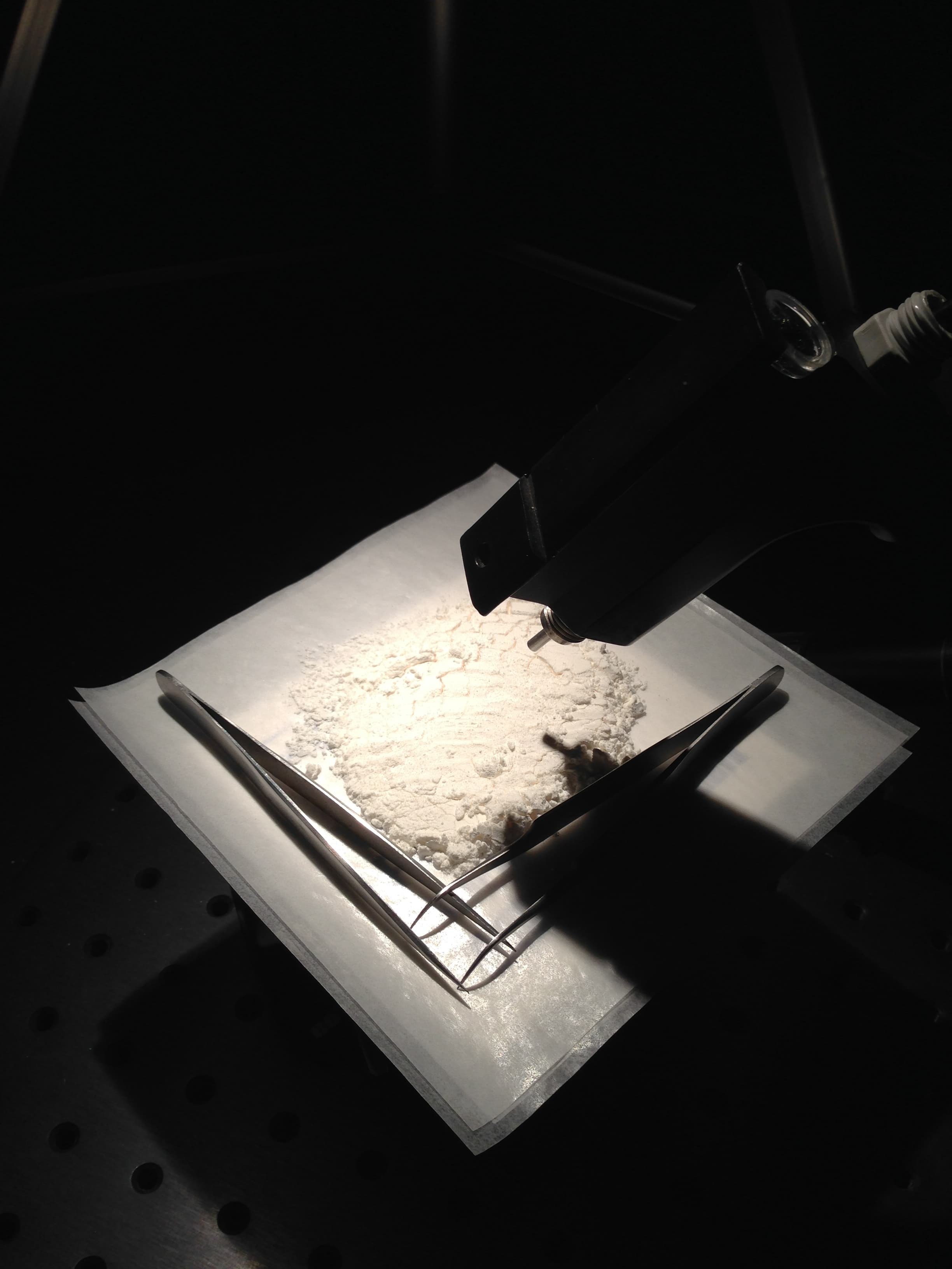 Naringenin SA-N5893 sample photograph, USGS Spectral Library Version 7