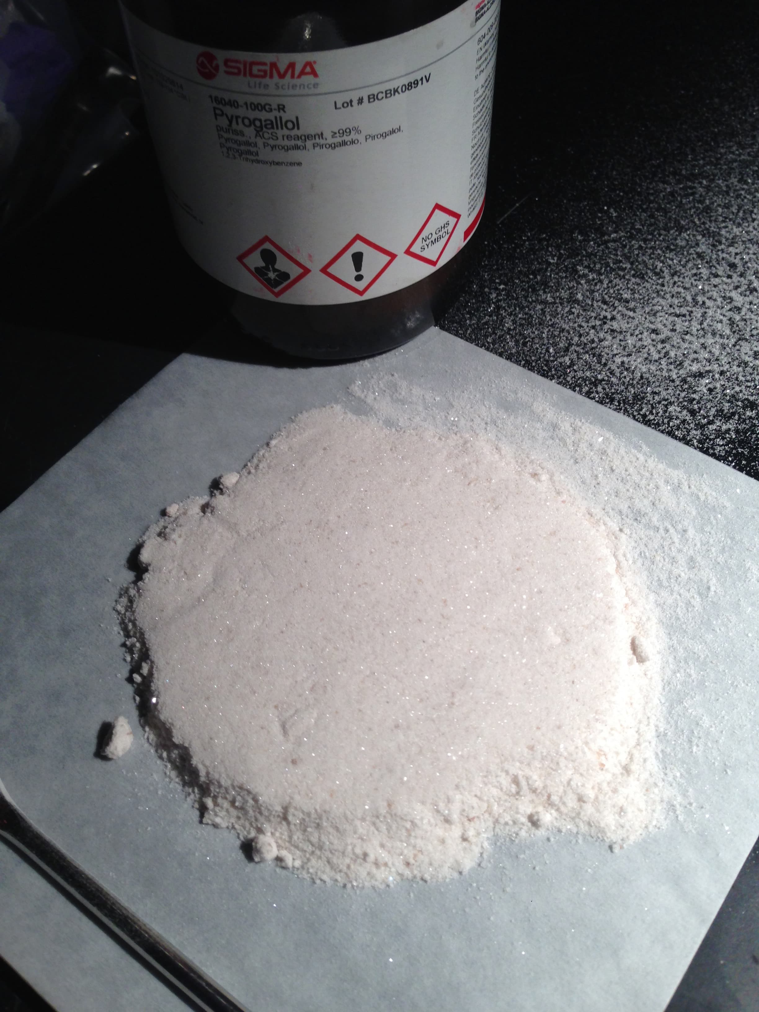 Pyrogallol SA-16040 sample photograph, USGS Spectral Library Version 7