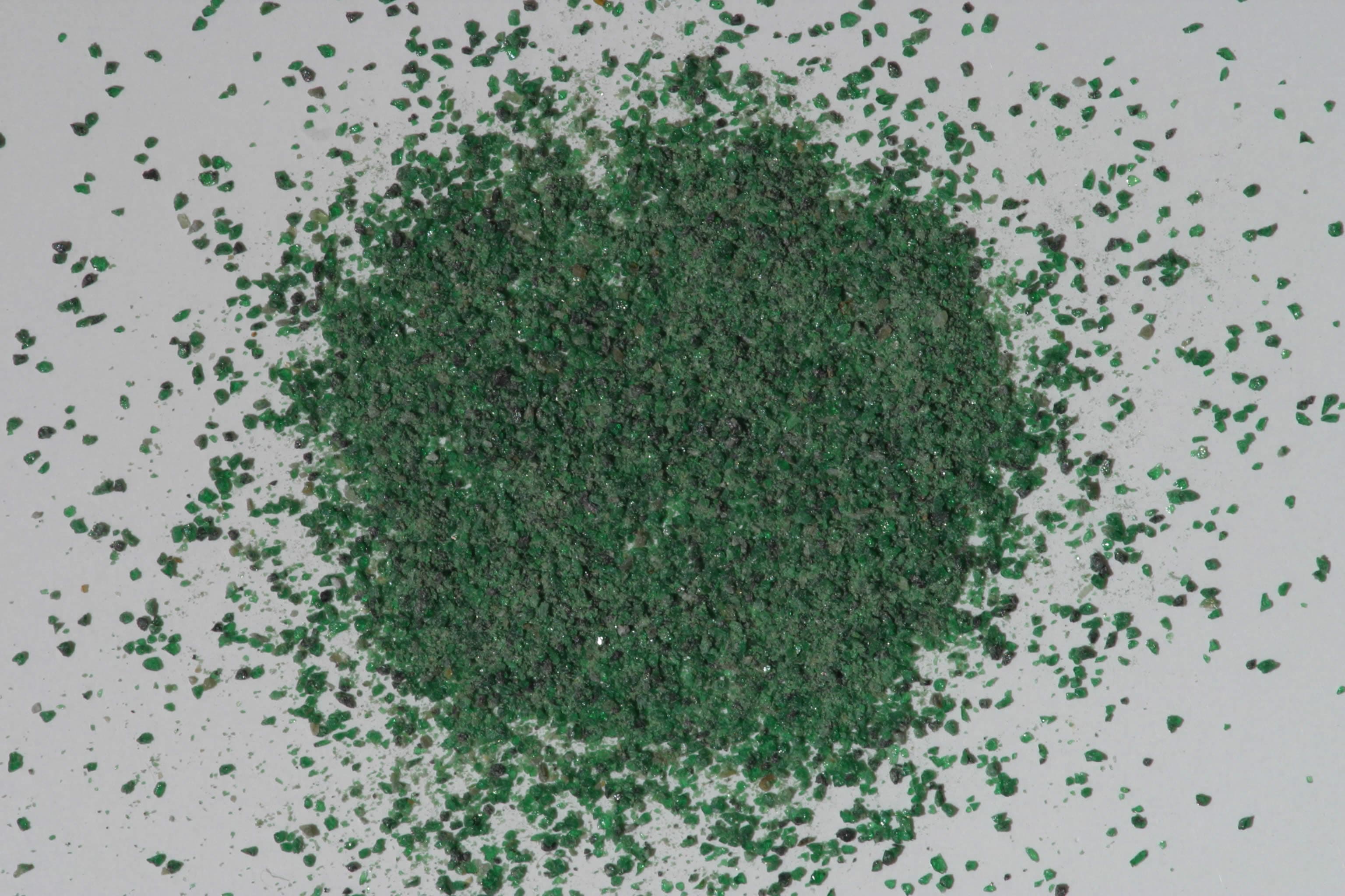 Uvarovite sample photograph, USGS Spectral Library Version 7