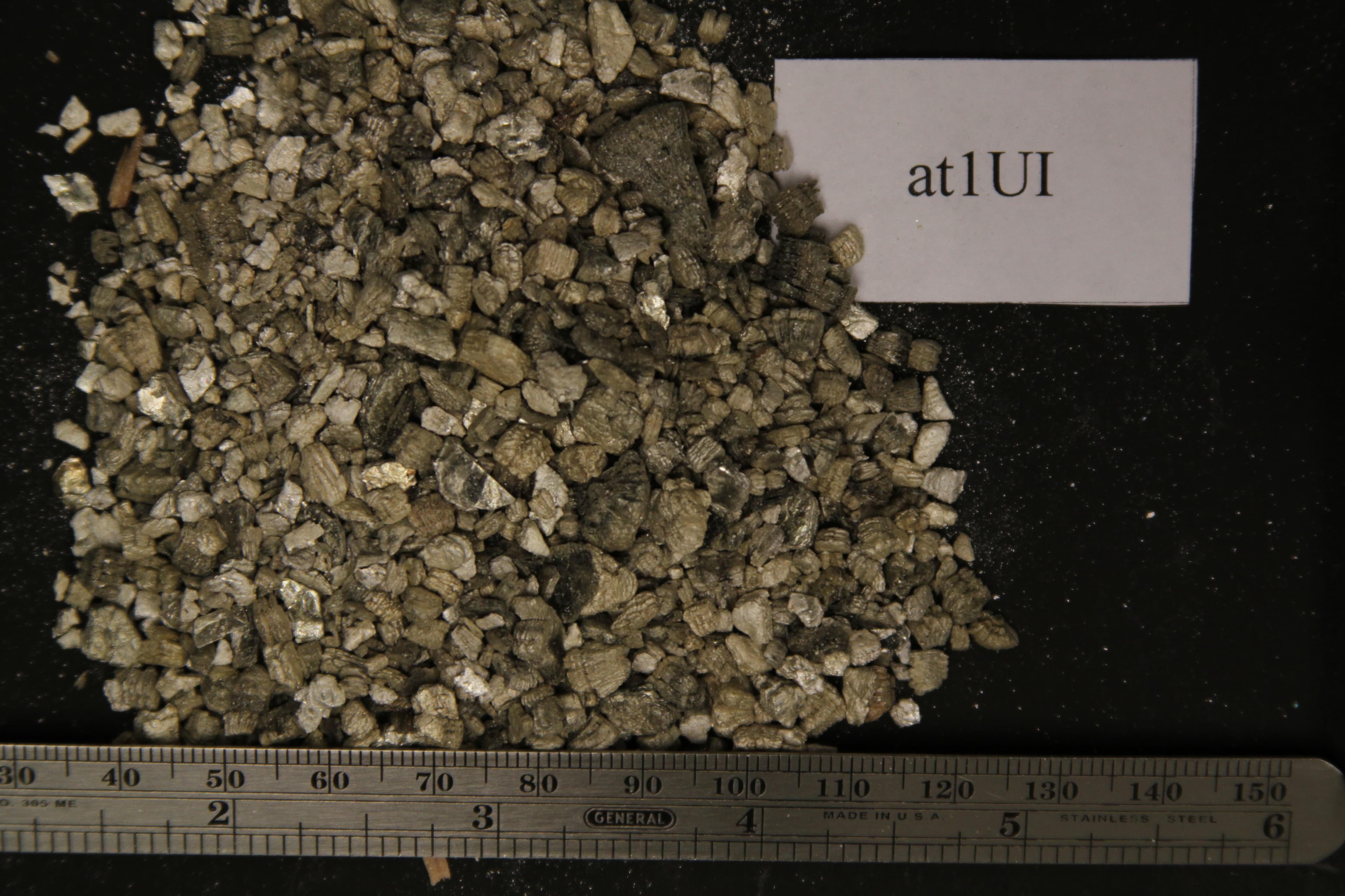 Vermiculite at1UI expand Ore sample photograph, USGS Spectral Library Version 7